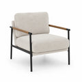 Poltrona in tessuto beige con struttura in metallo e braccioli in legno